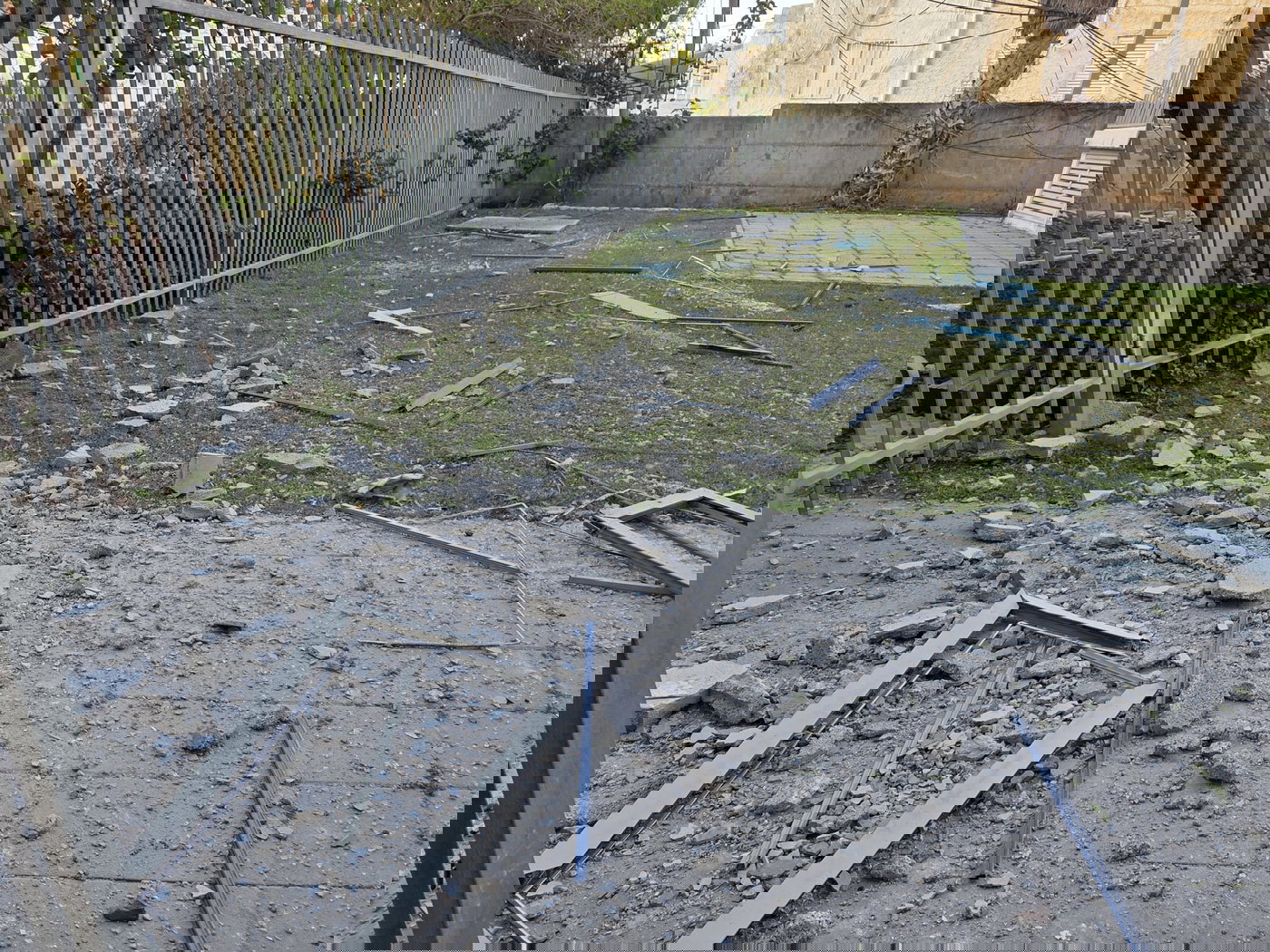 שיגור מאיראן לשפלה ולמרכז | זירות נפילה של טיל מצרר בבני ברק | חיפה: אותרו 4 לכודים ללא רוח חיים