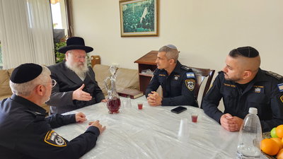 משטרת ב"ב בביקור חג אצל הגרחי"א לנדא