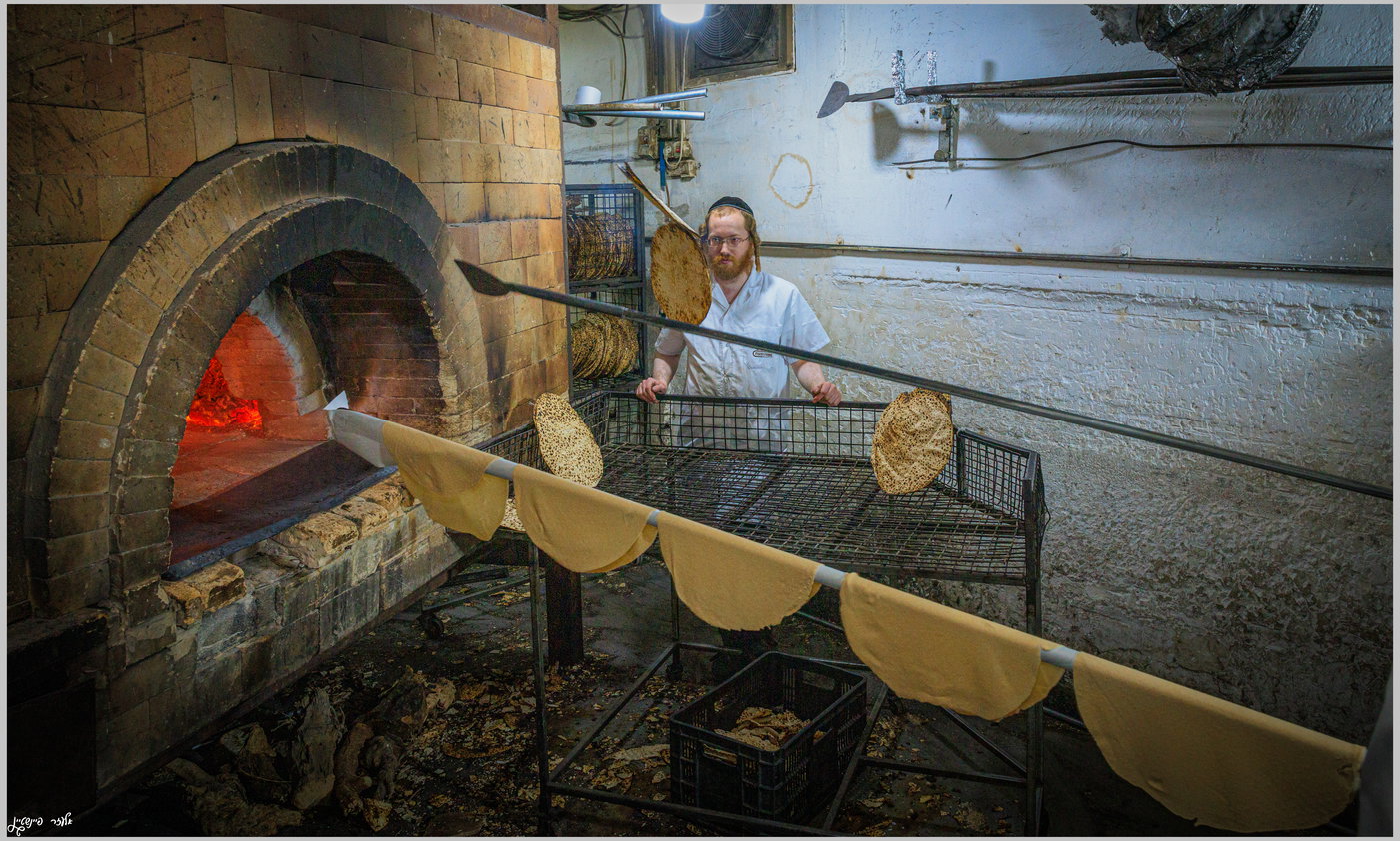 אפיית מצות בבני ברק