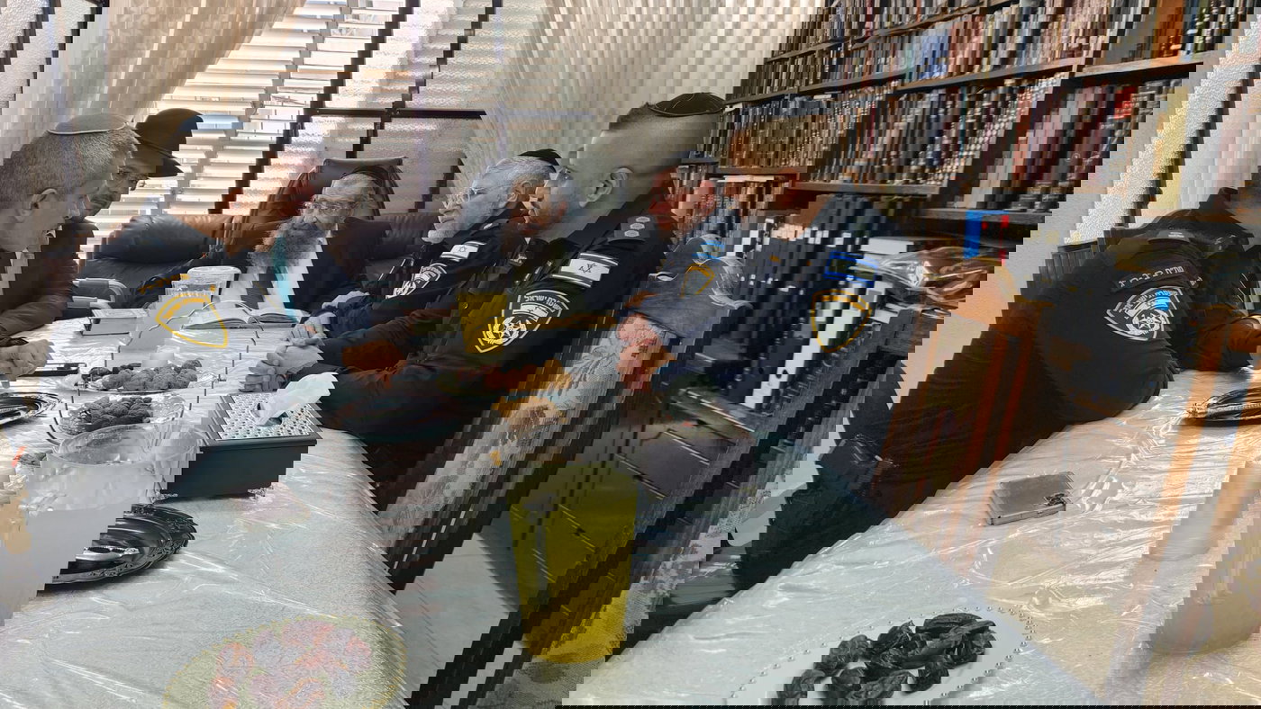 משטרת ב"ב בביקור חג אצל הגר"מ בן שמעון