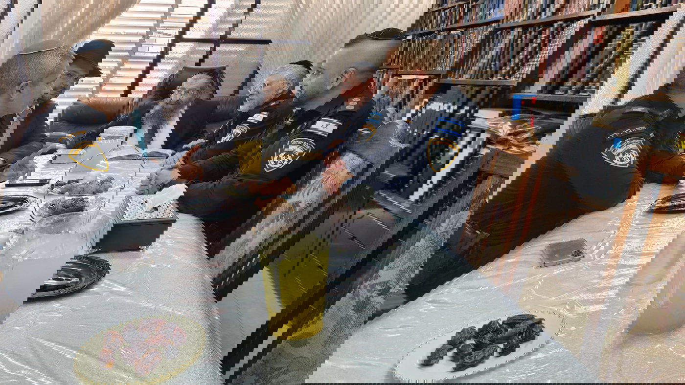 משטרת ב"ב בביקור חג אצל הגר"מ בן שמעון