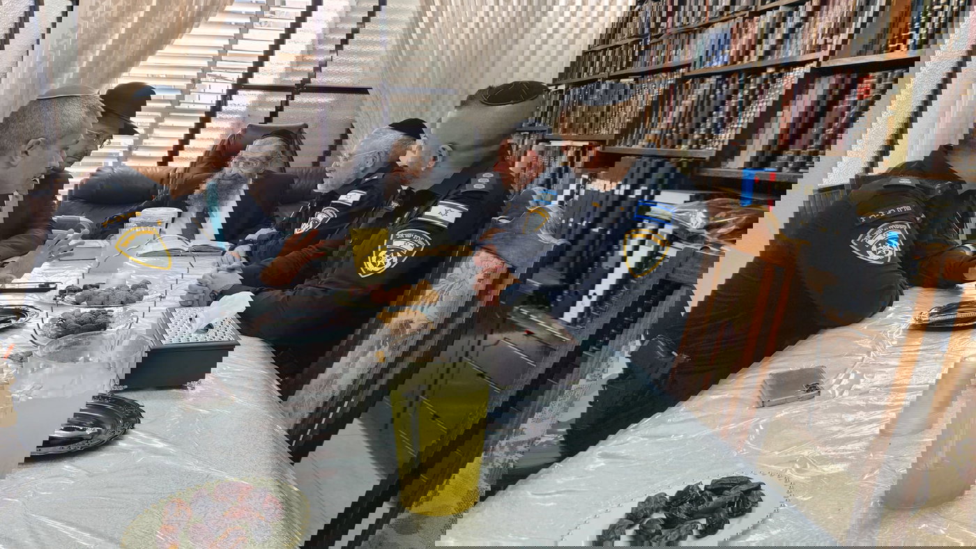 משטרת ב"ב בביקור חג אצל הגר"מ בן שמעון