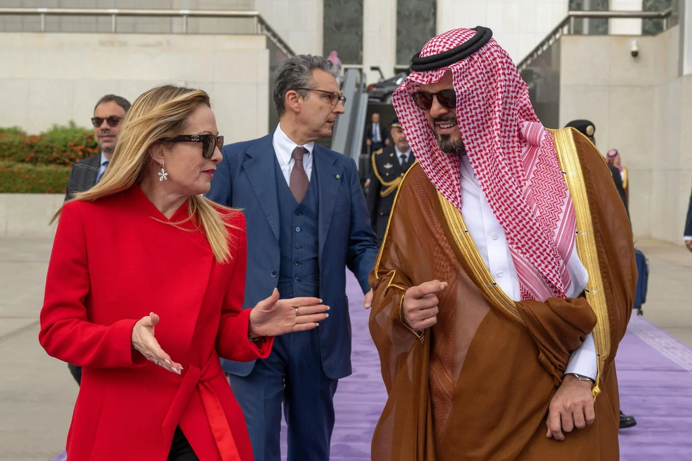 מלוני בנמל התעופה בסיום ביקורה