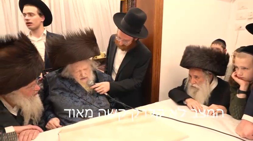 שמחת יו"ט אצל הגר"מ שטרנבוך