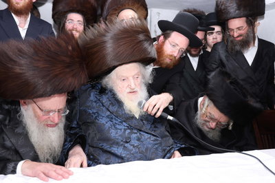 הגר"מ שטרנבוך נושא דברים - חוה"מ פסח