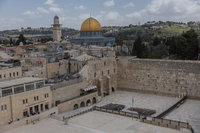 דרישה מבג"ץ: לאפשר הכנסת מאות מתפללים נוספים לרחבת הכותל המערבי