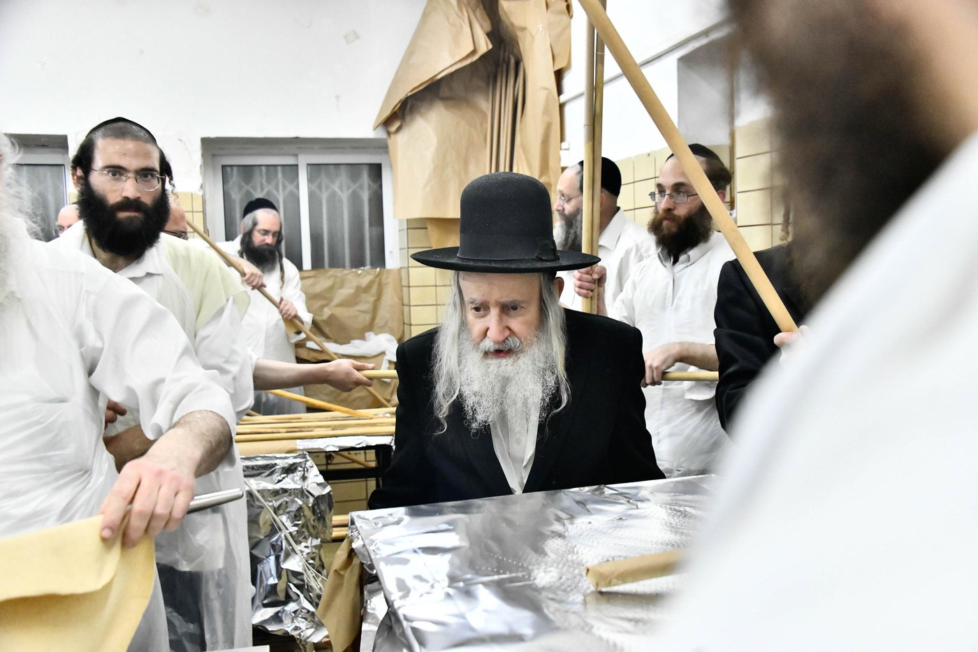 האדמו"ר מאמשינוב באפיית המצות