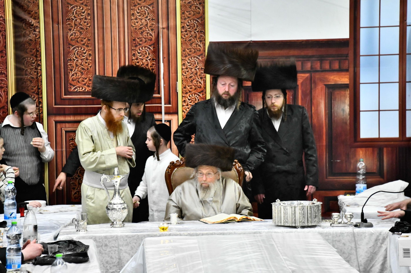 האדמו"ר מפינסק קרלין בטיש חוה"מ פסח