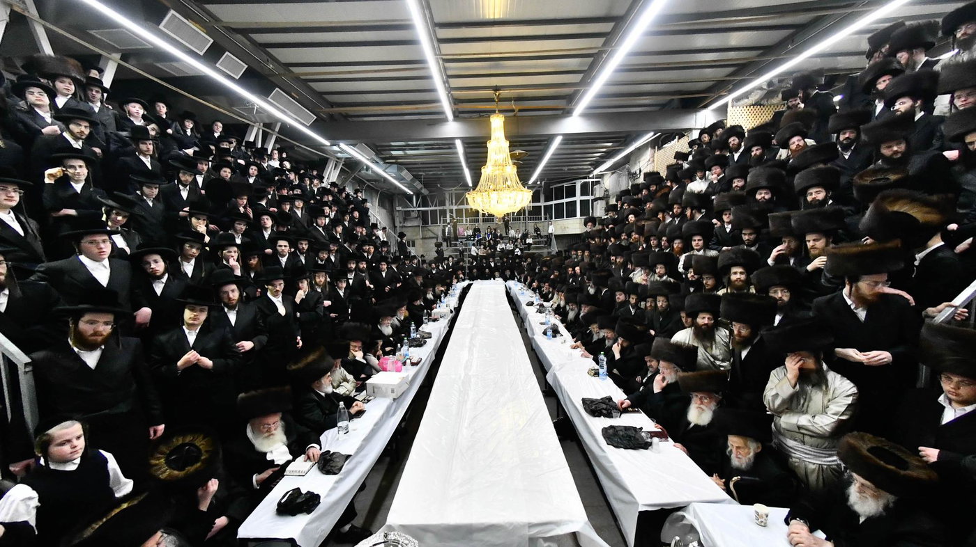 האדמו"ר מפינסק קרלין בטיש חוה"מ פסח