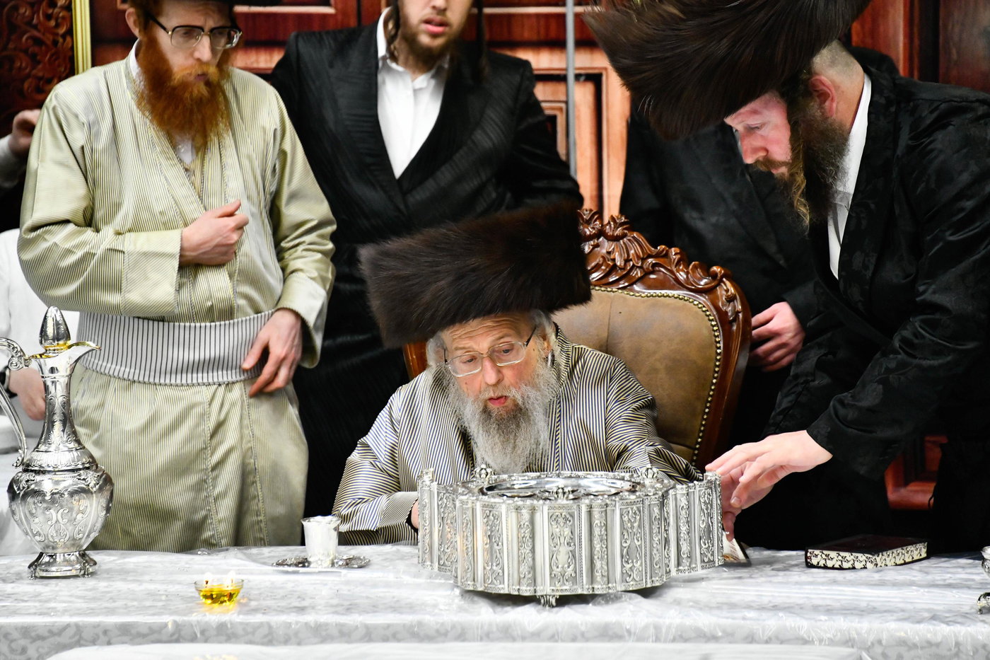 האדמו"ר מפינסק קרלין בטיש חוה"מ פסח