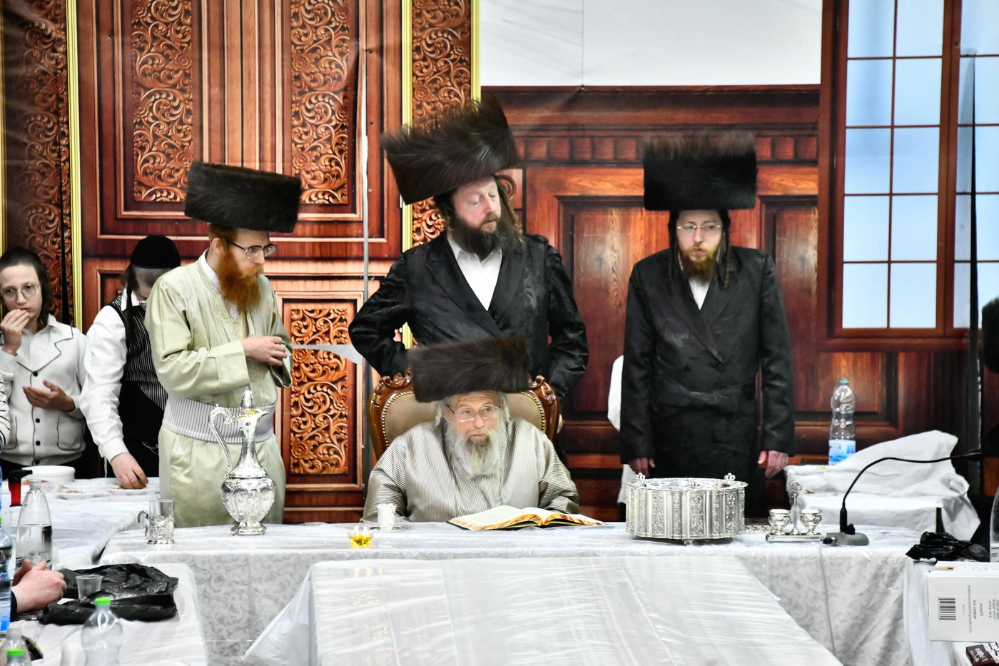 האדמו"ר מפינסק קרלין בטיש חוה"מ פסח