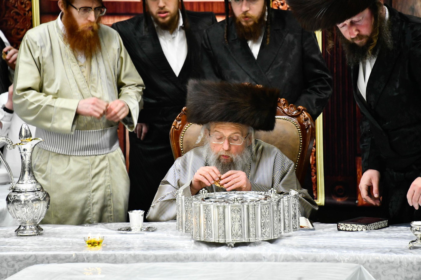 האדמו"ר מפינסק קרלין בטיש חוה"מ פסח