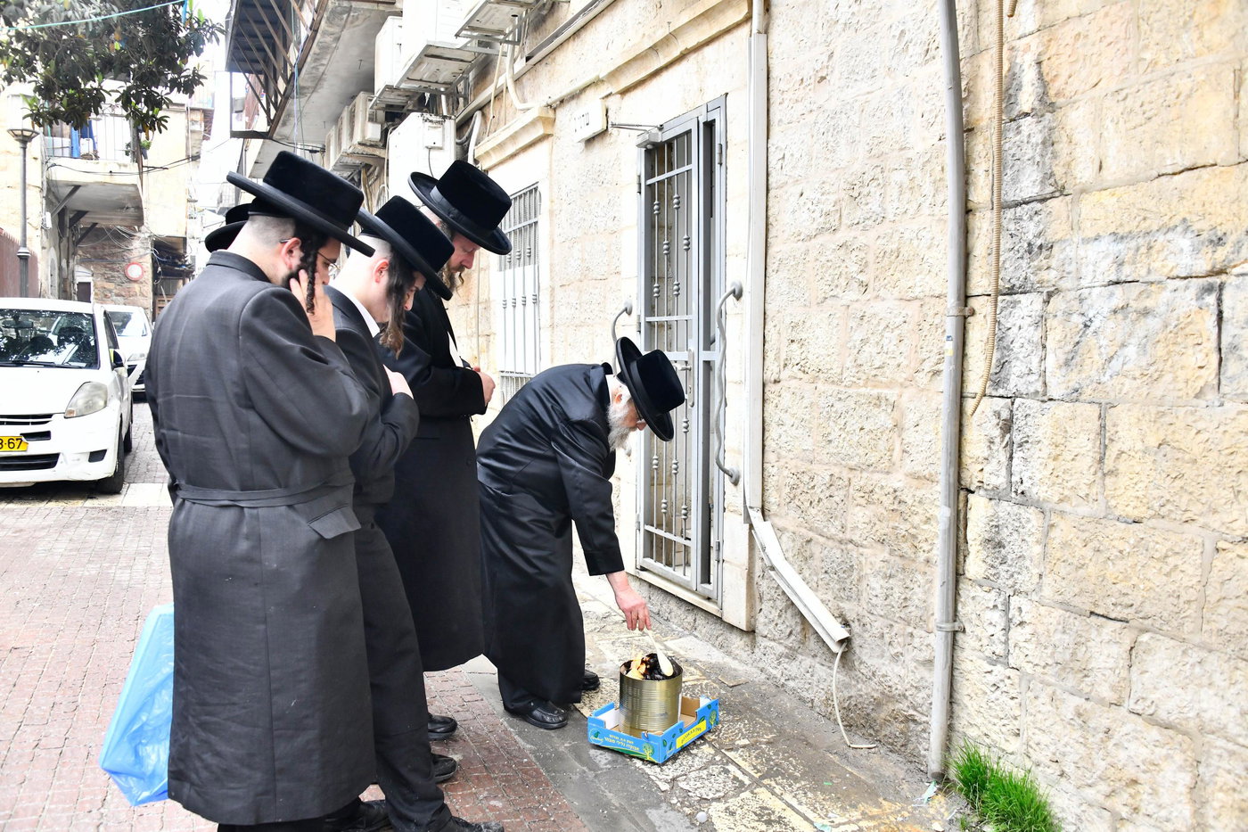 האדמו"ר מפינסק קרלין בשריפת חמץ