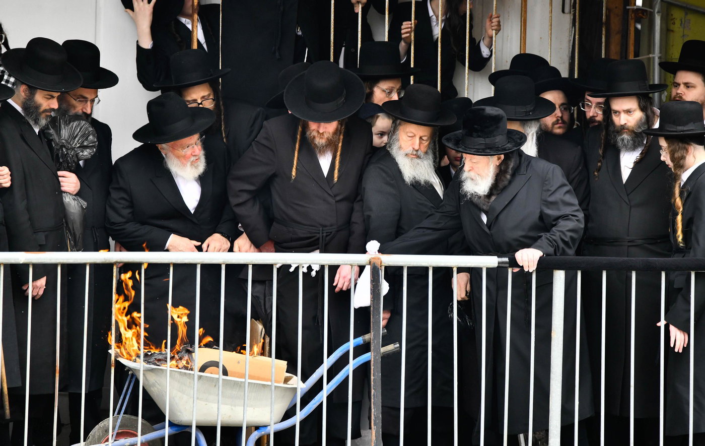 האדמו"ר מגור בשריפת חמץ