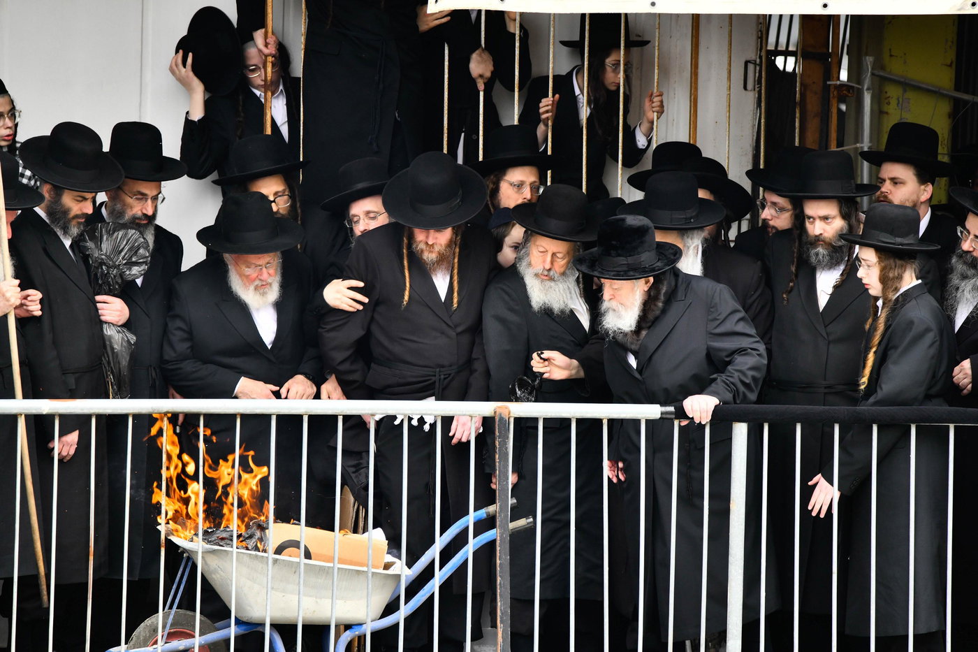 האדמו"ר מגור בשריפת חמץ