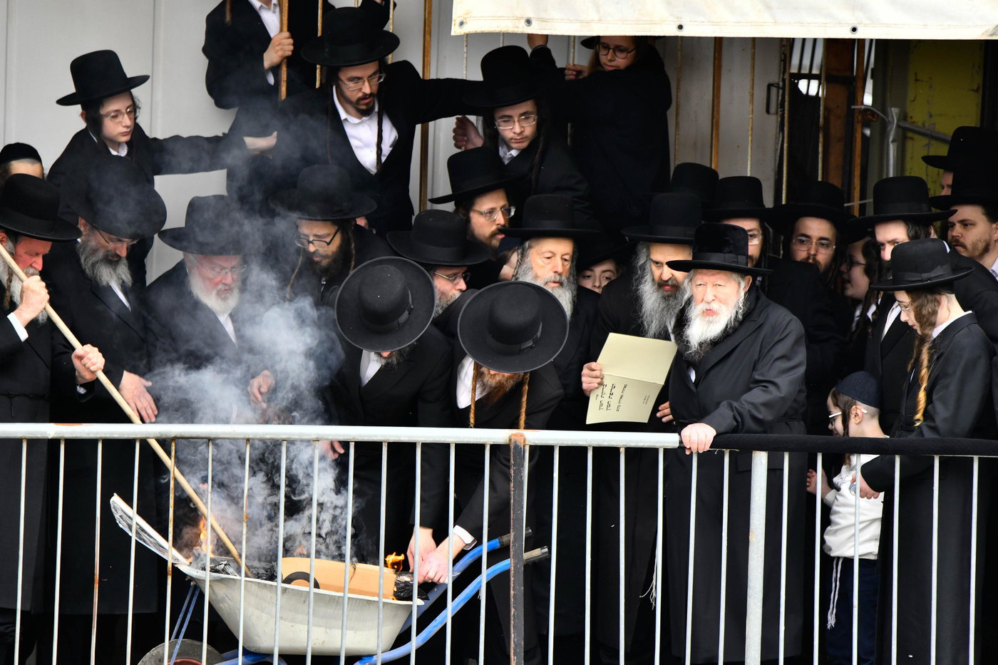 האדמו"ר מגור בשריפת חמץ