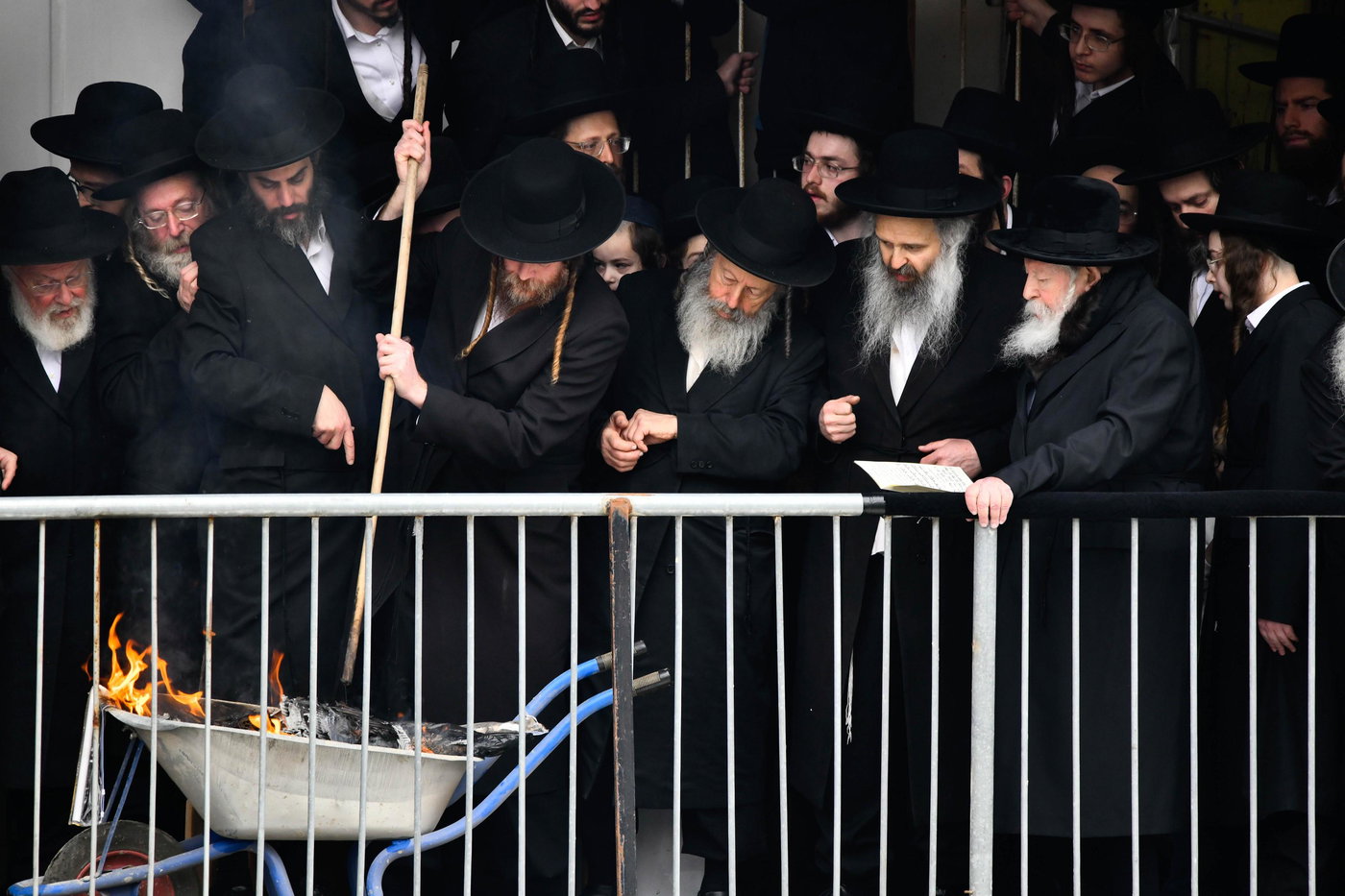 האדמו"ר מגור בשריפת חמץ