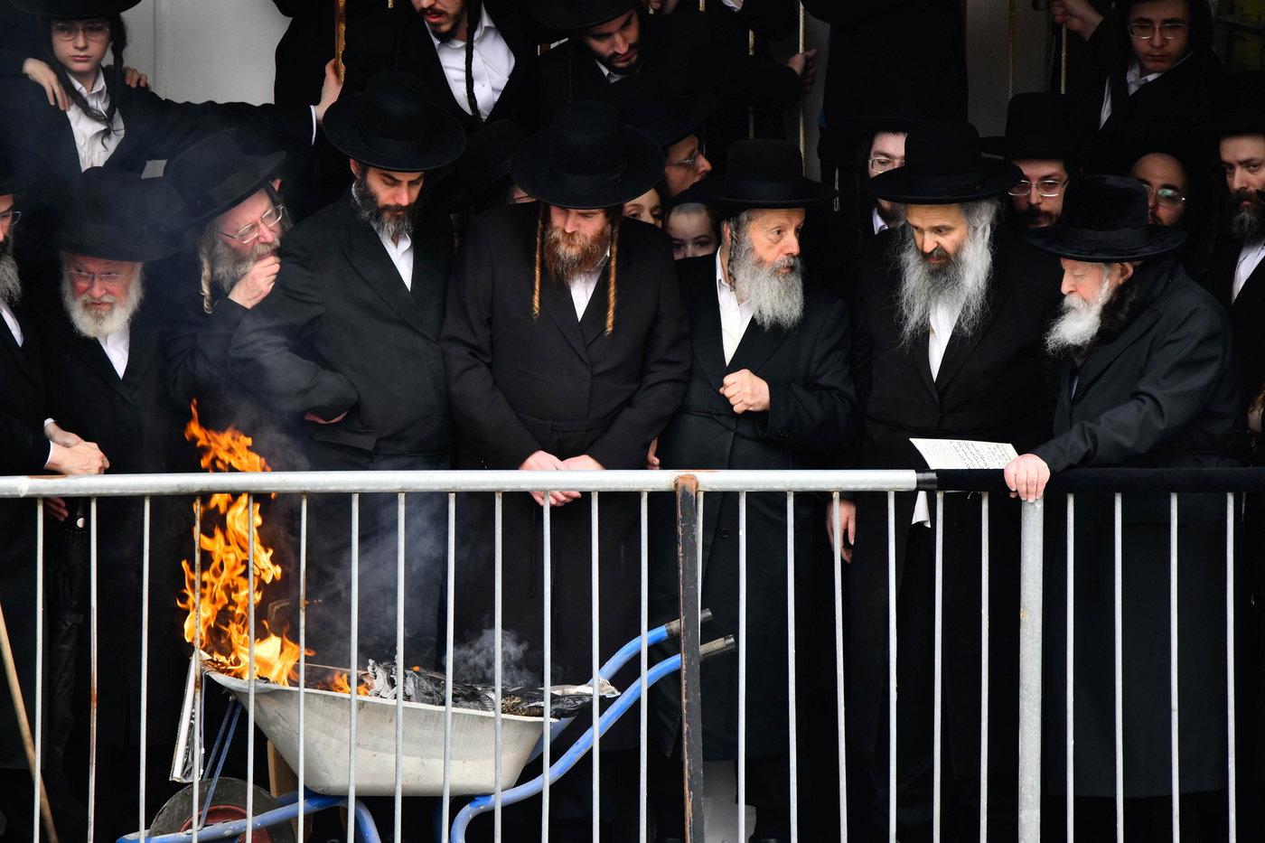 האדמו"ר מגור בשריפת חמץ