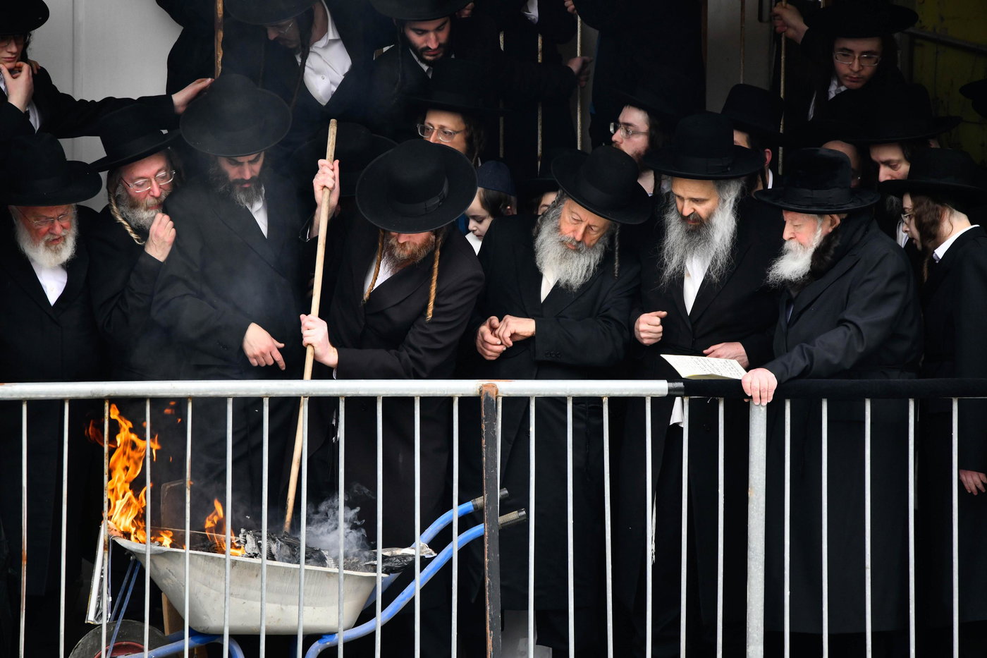 האדמו"ר מגור בשריפת חמץ