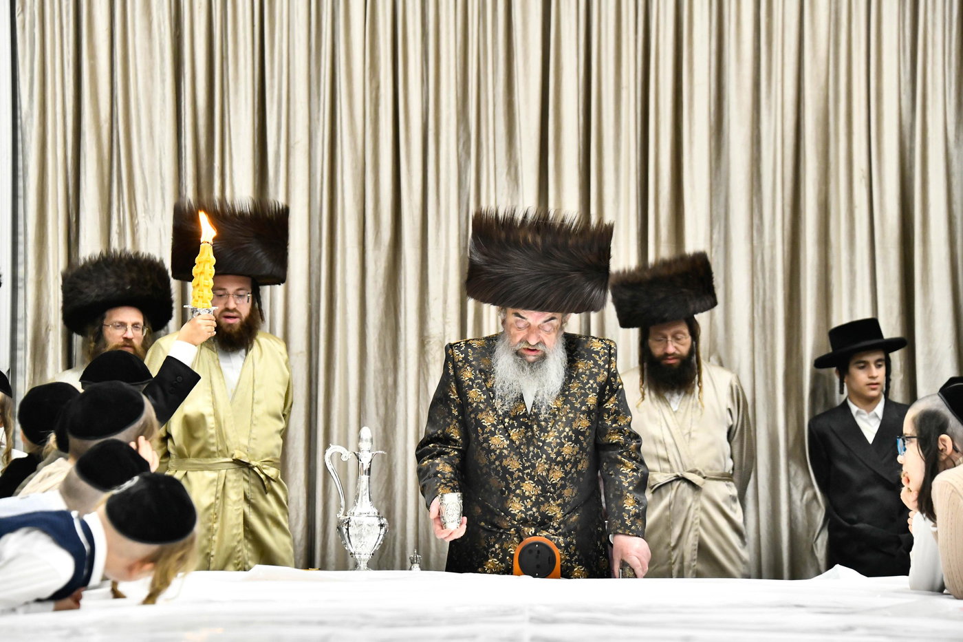 האדמו"ר מלעלוב בטיש חוה"מ פסח