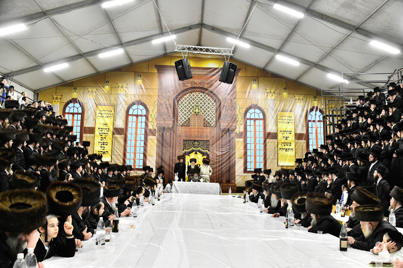 האדמו"ר מלעלוב בטיש חוה"מ פסח