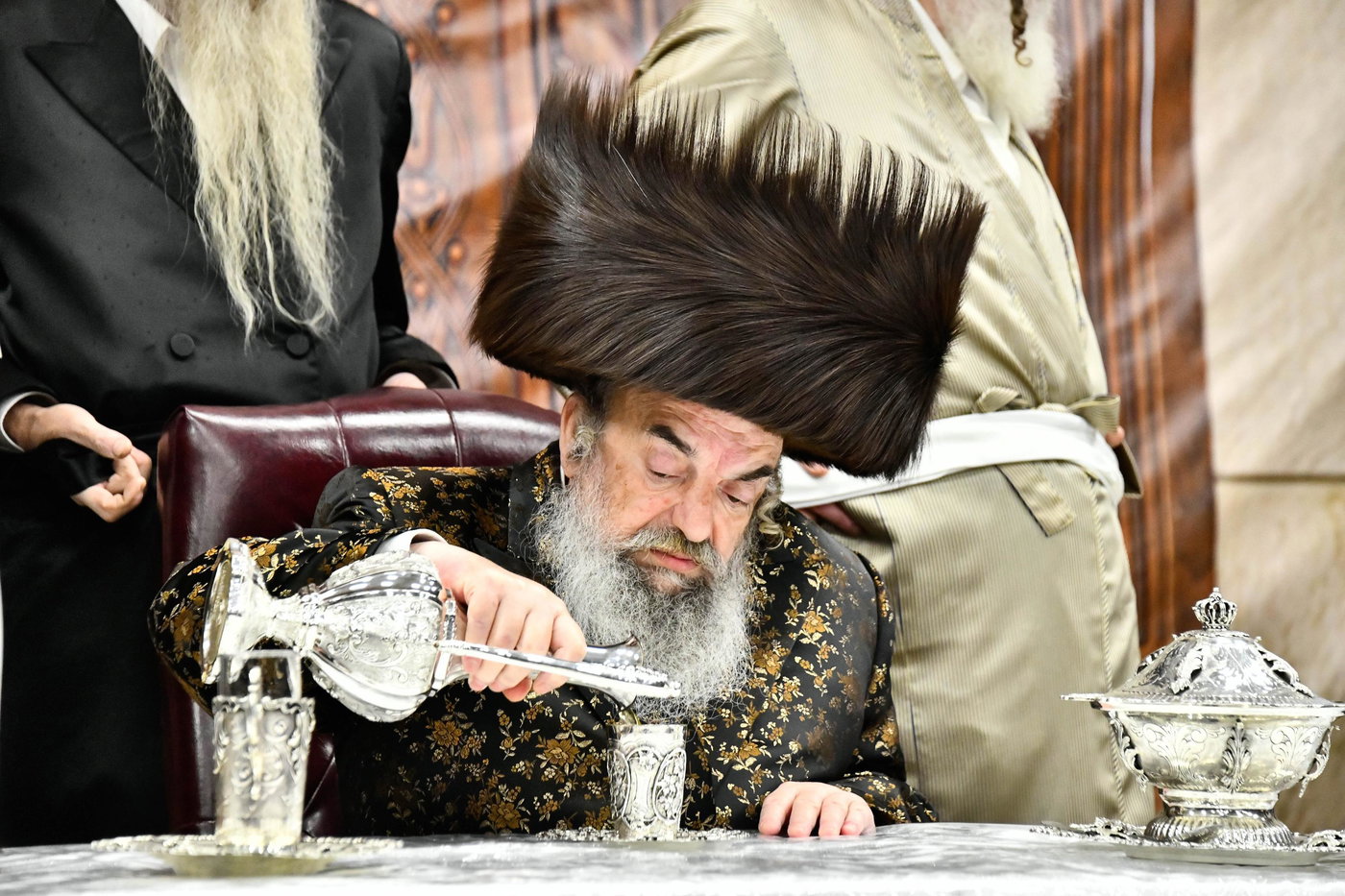 האדמו"ר מלעלוב בטיש חוה"מ פסח