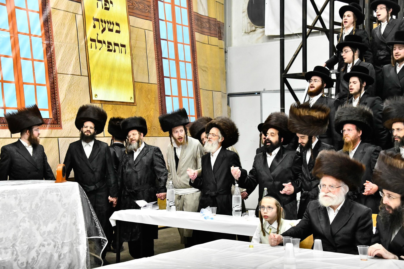 האדמו"ר מלעלוב בטיש חוה"מ פסח