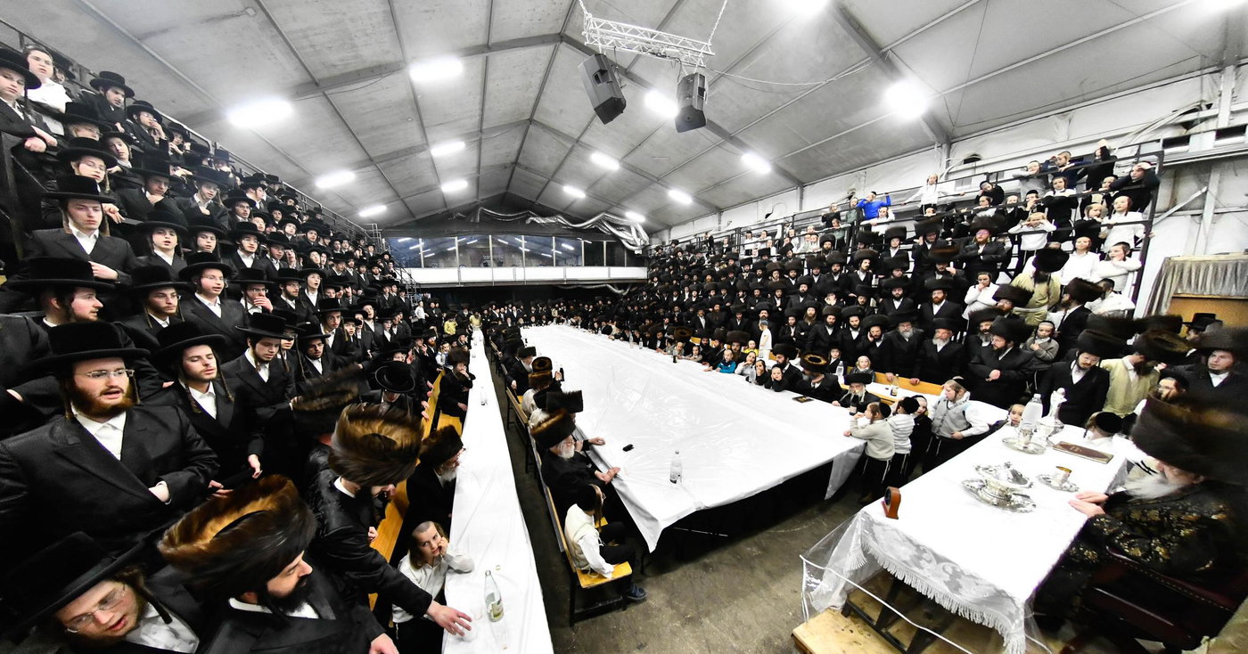 האדמו"ר מלעלוב בטיש חוה"מ פסח