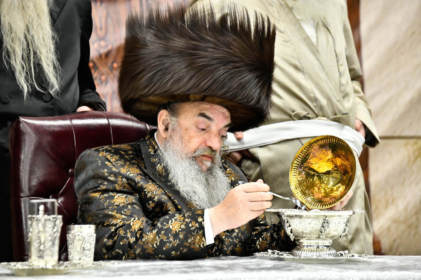 האדמו"ר מלעלוב בטיש חוה"מ פסח