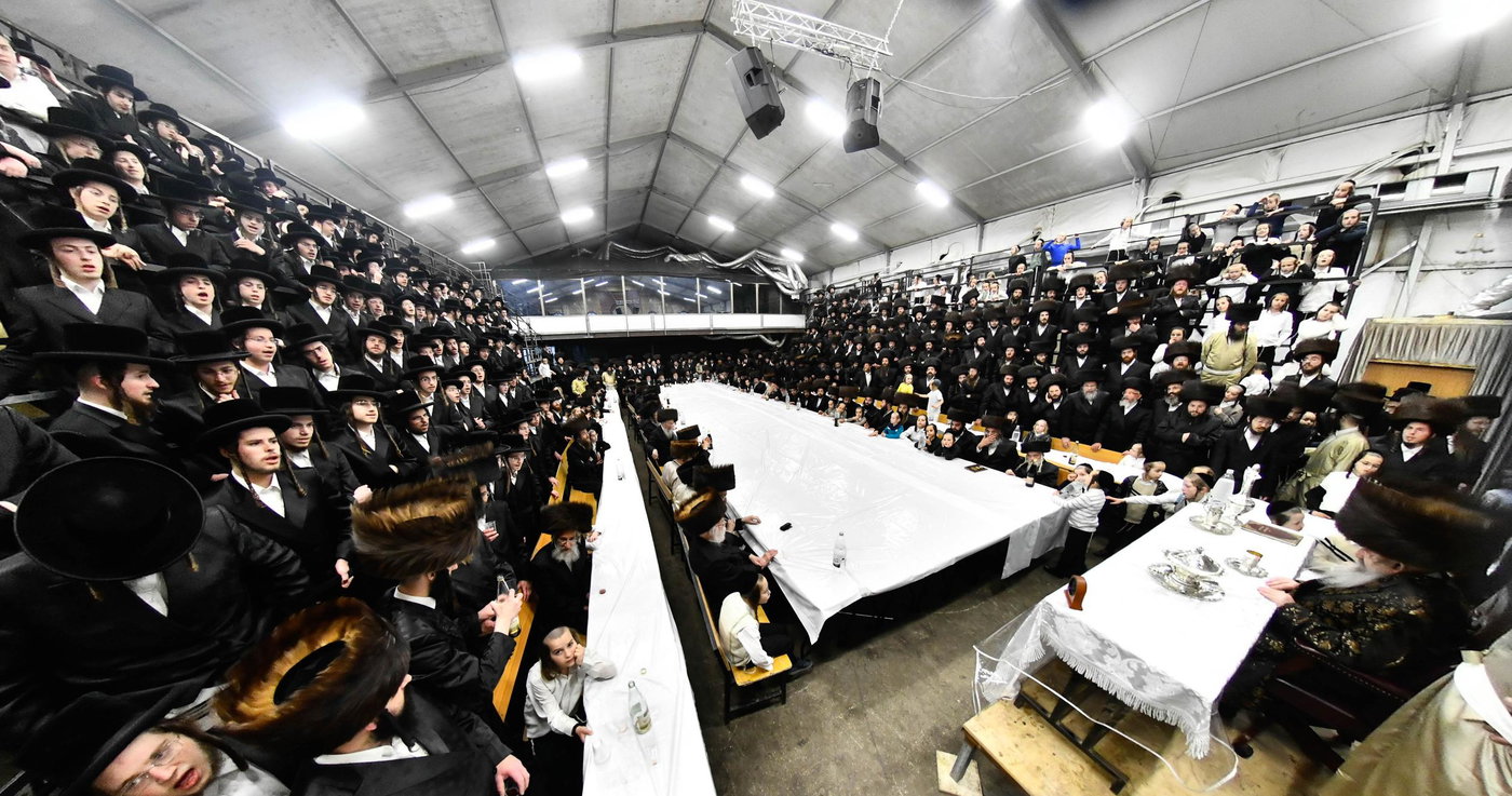 האדמו"ר מלעלוב בטיש חוה"מ פסח