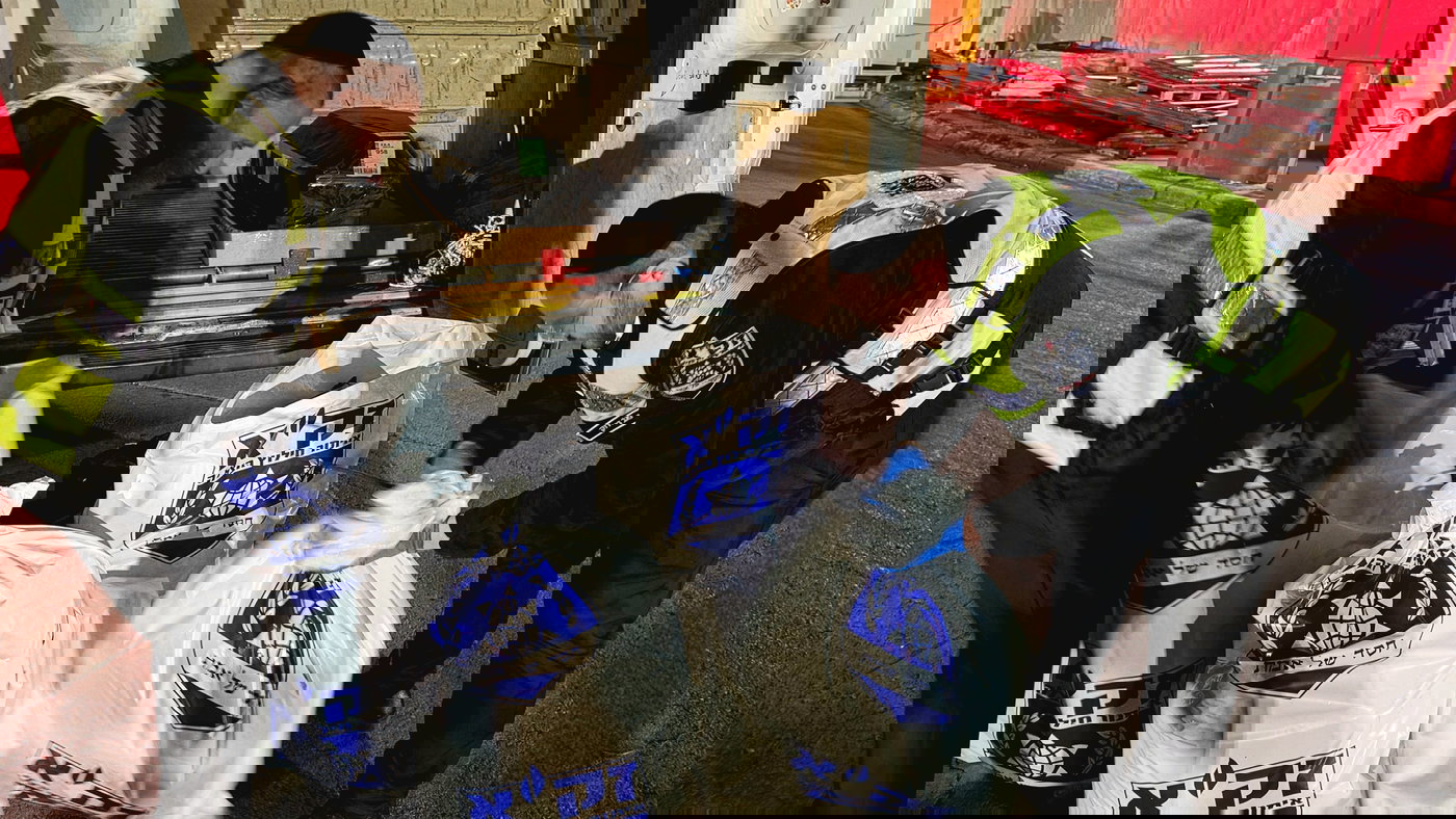 מתנדבי זק"א בשדה התעופה, הלילה