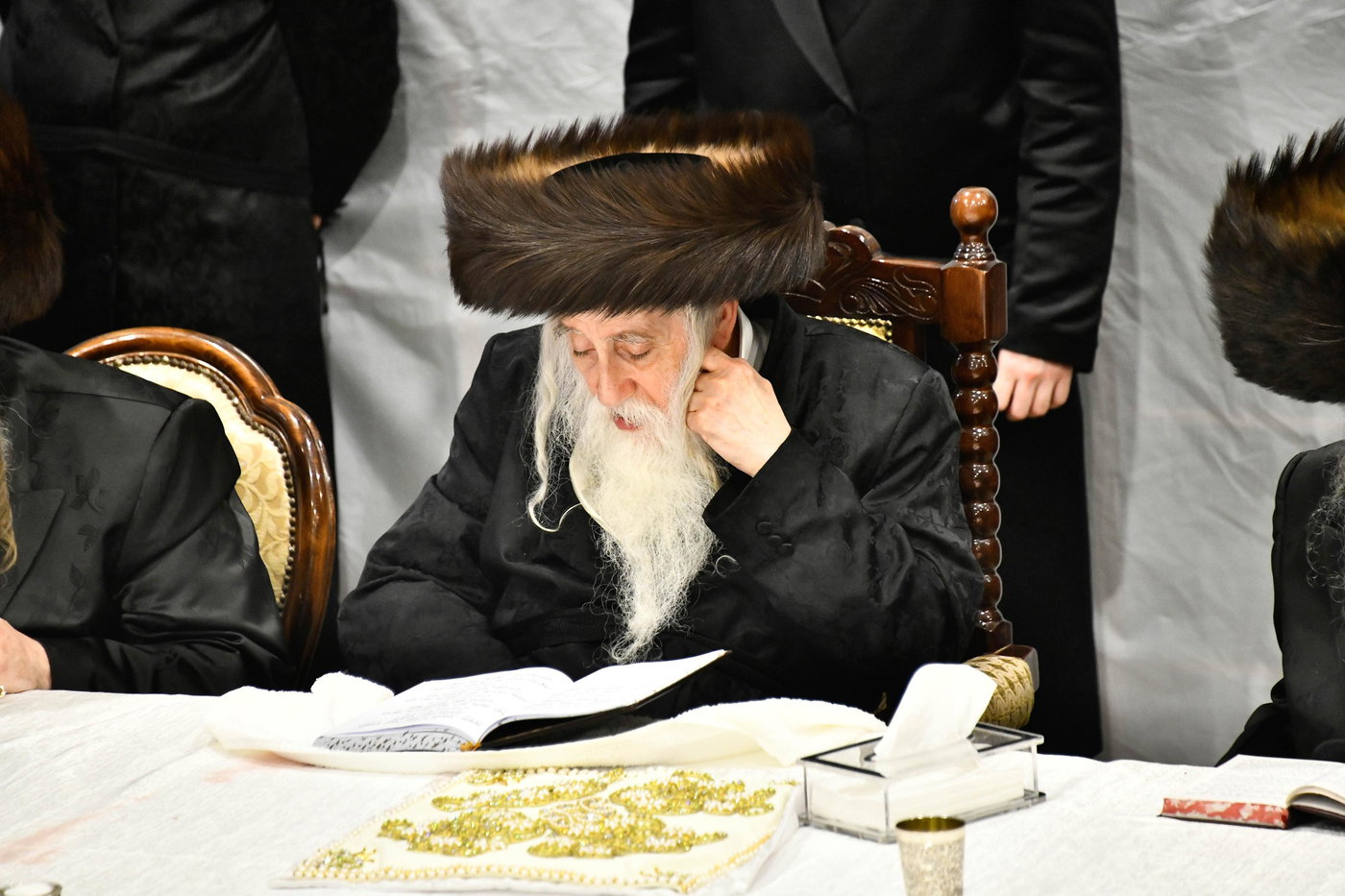 האדמו"ר ממכנובקא בעלזא בטיש נעילת החג