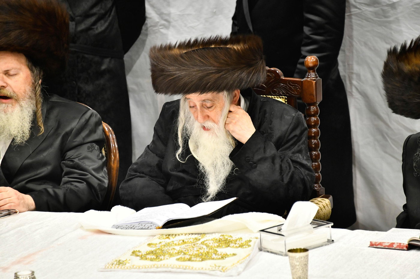 האדמו"ר ממכנובקא בעלזא בטיש נעילת החג