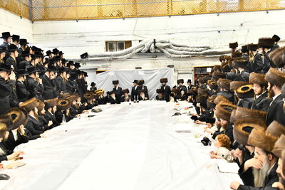 האדמו"ר ממכנובקא בעלזא בטיש נעילת החג