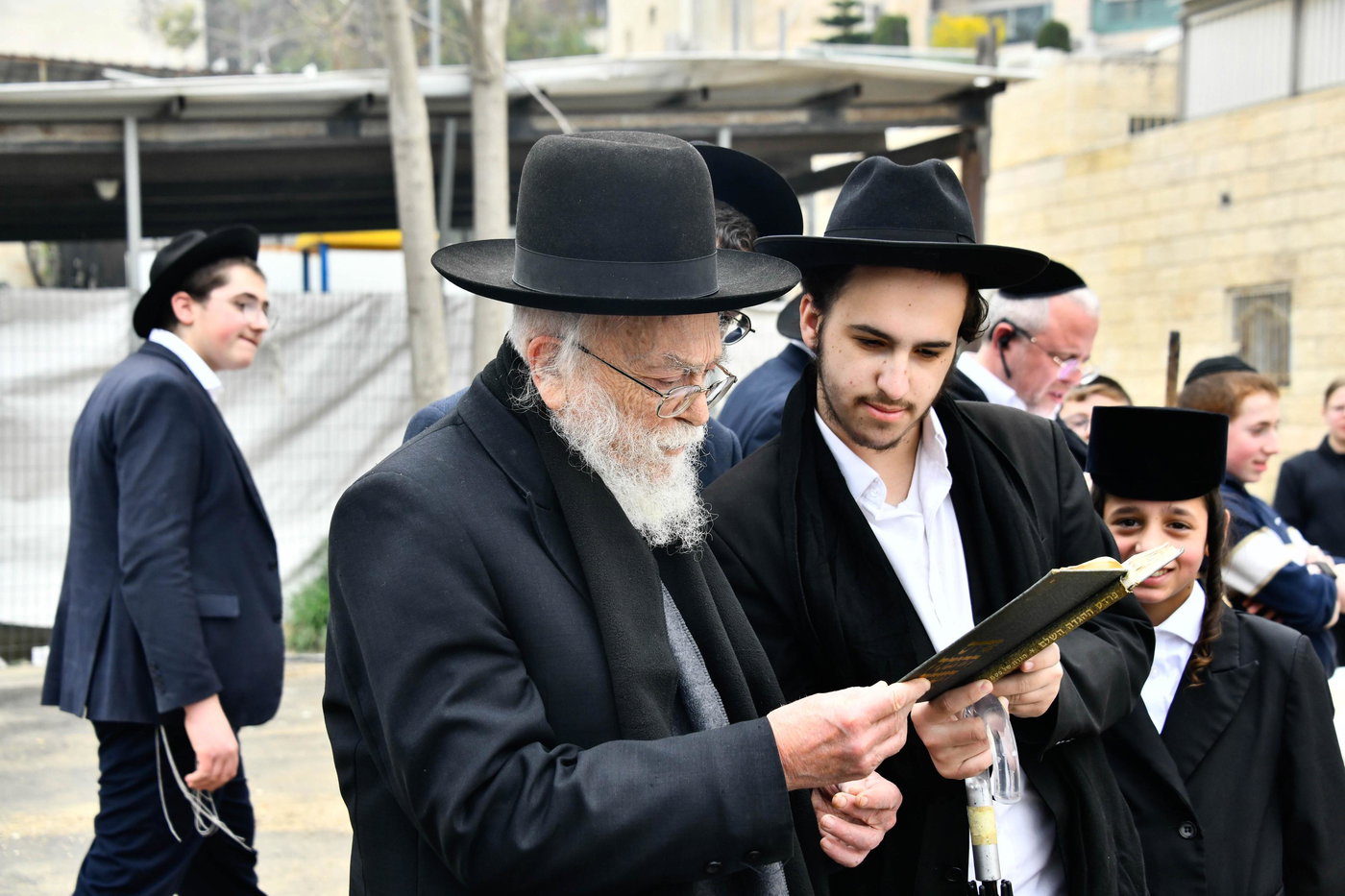 הגאון רבי בנימין אלישיב בשריפת חמץ