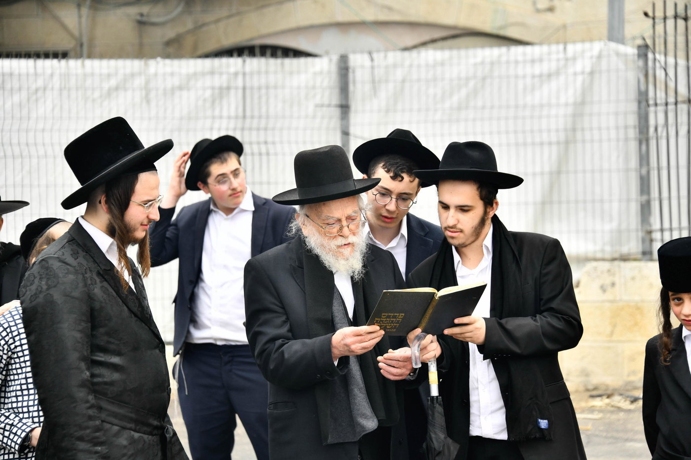 הגאון רבי בנימין אלישיב בשריפת חמץ