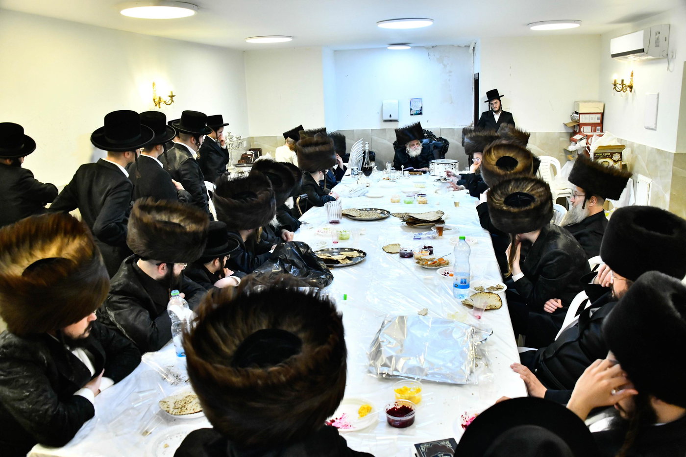 האדמו"ר מקאסוב ויזניץ בטיש חוה"מ פסח