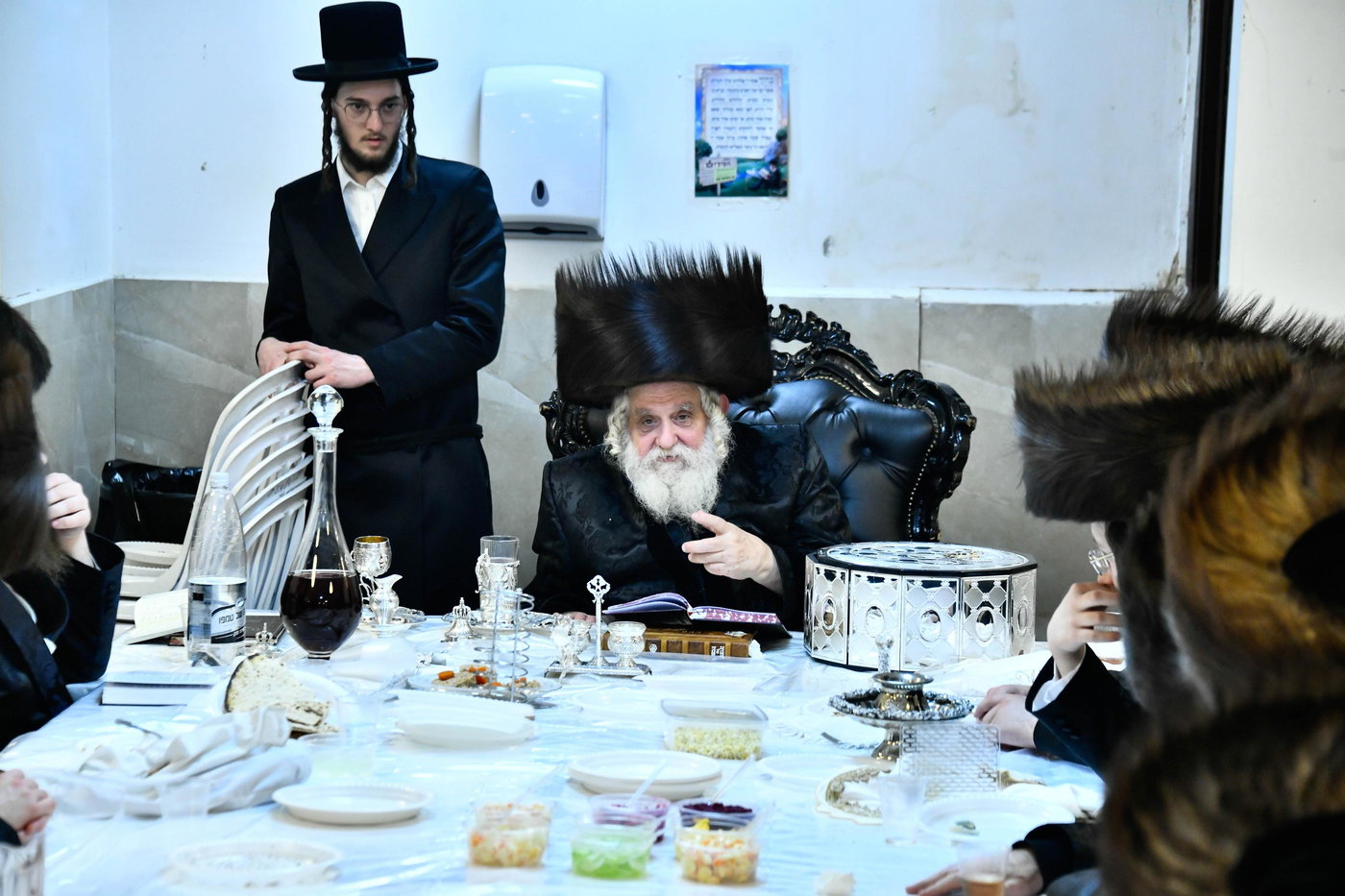 האדמו"ר מקאסוב ויזניץ בטיש חוה"מ פסח