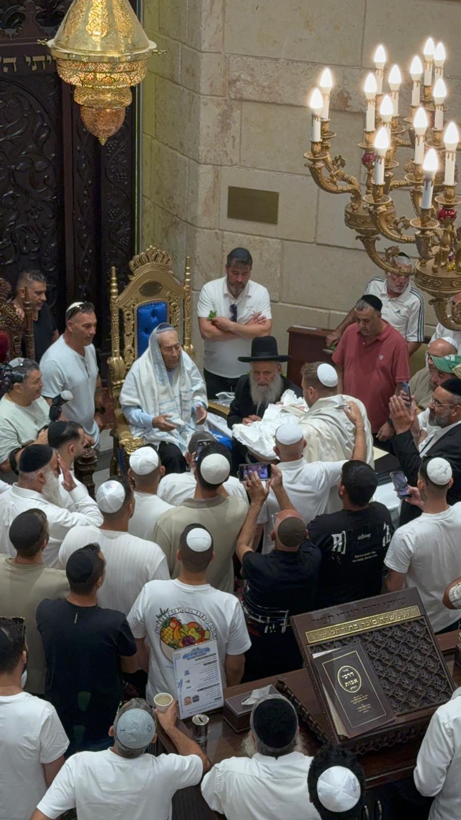 ר' עמרם אלבז ז"ל עם יבלחט"א אחיו הגר"ר אלבז