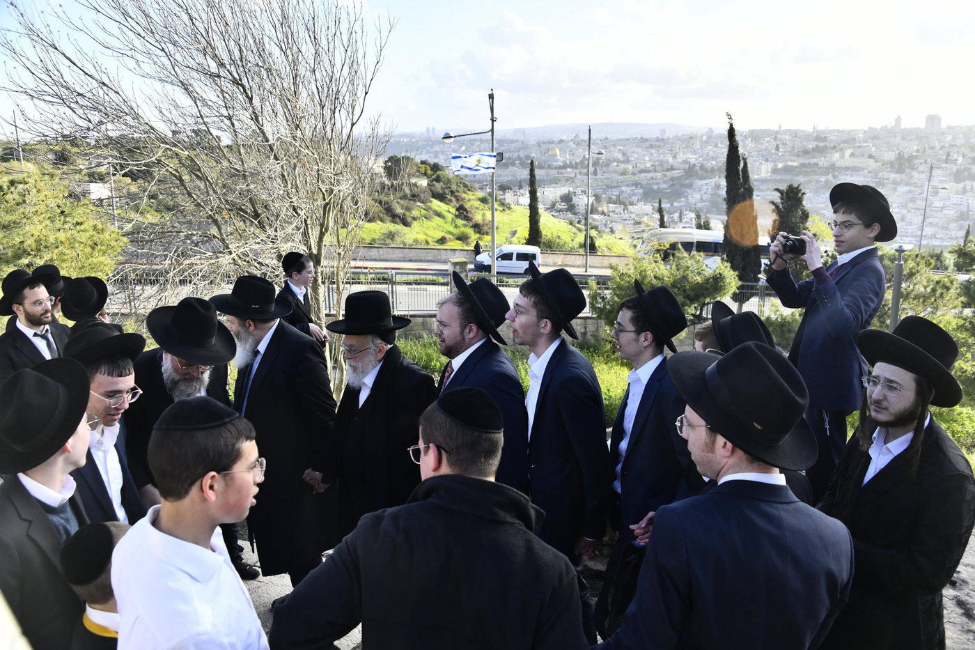 הגאון רבי בנימין אלישיב בתפילה בהר הצופים