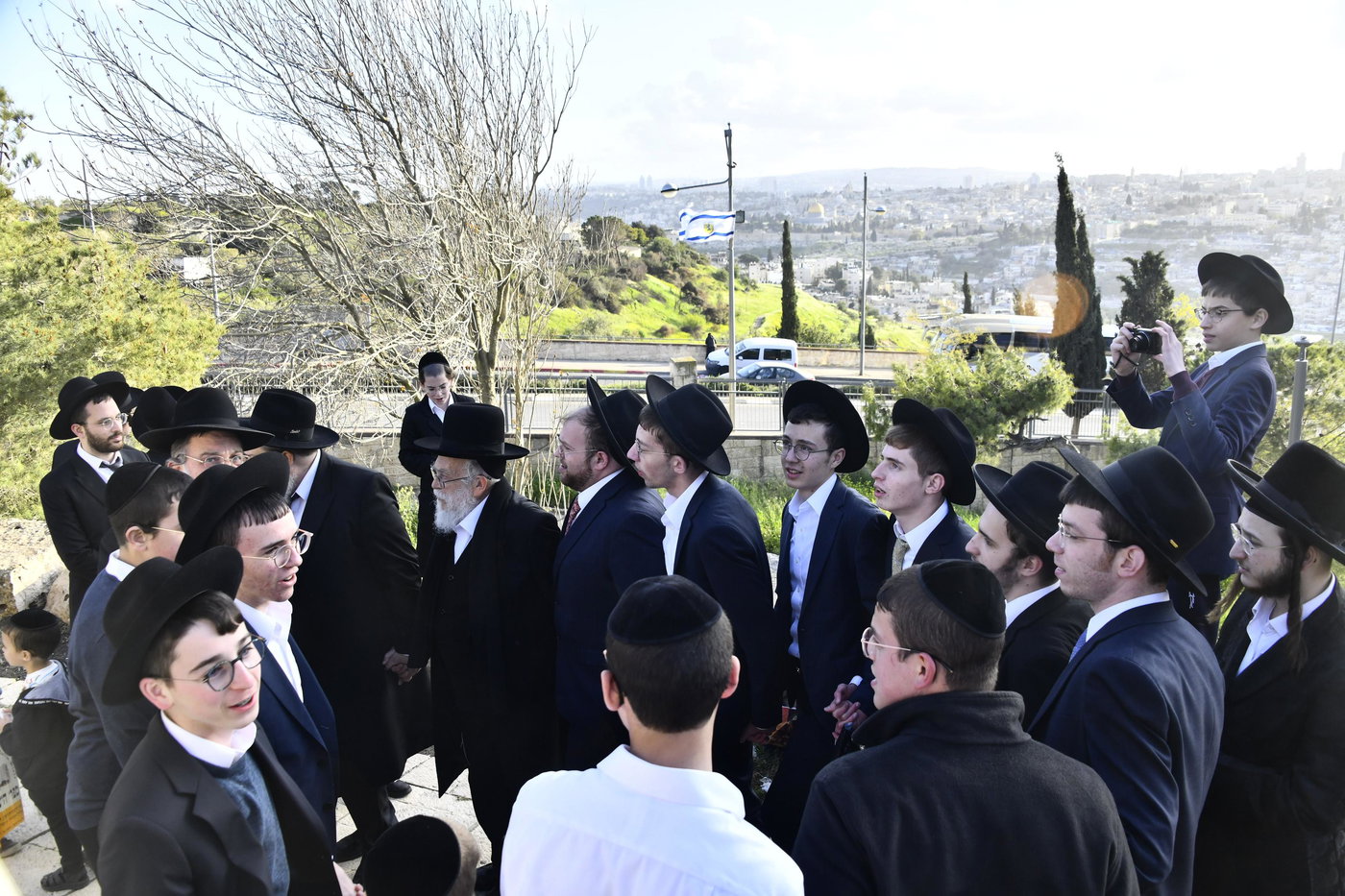 הגאון רבי בנימין אלישיב בתפילה בהר הצופים