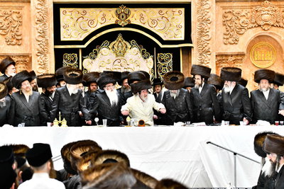 נעילת החג פסח בחצה"ק ויז'ניץ