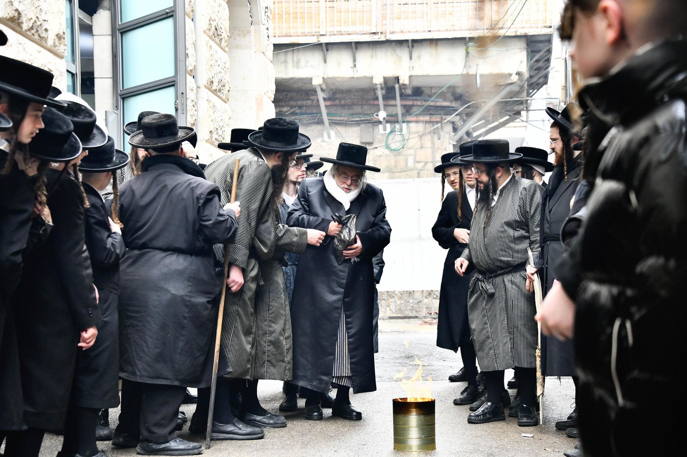 האדמו"ר מתולדות אהרן בשריפת חמץ