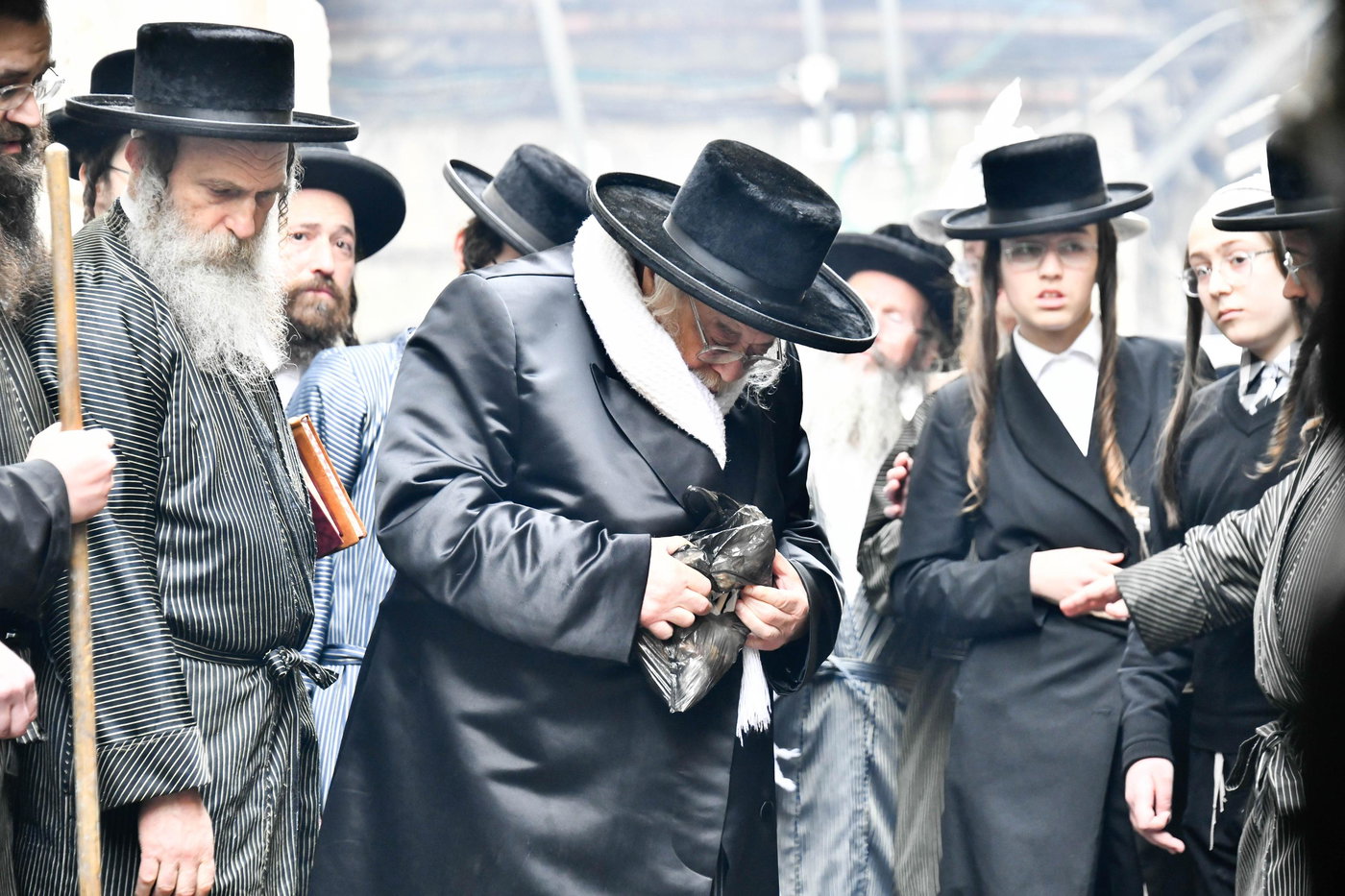 האדמו"ר מתולדות אהרן בשריפת חמץ