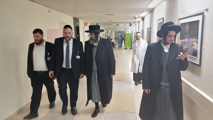 הגאון הגדול רבי משה ברנסדורפר, גאב"ד 'היכל הוראה' לצידו של רב בית החולים הרה"ג יוסף שפרונג