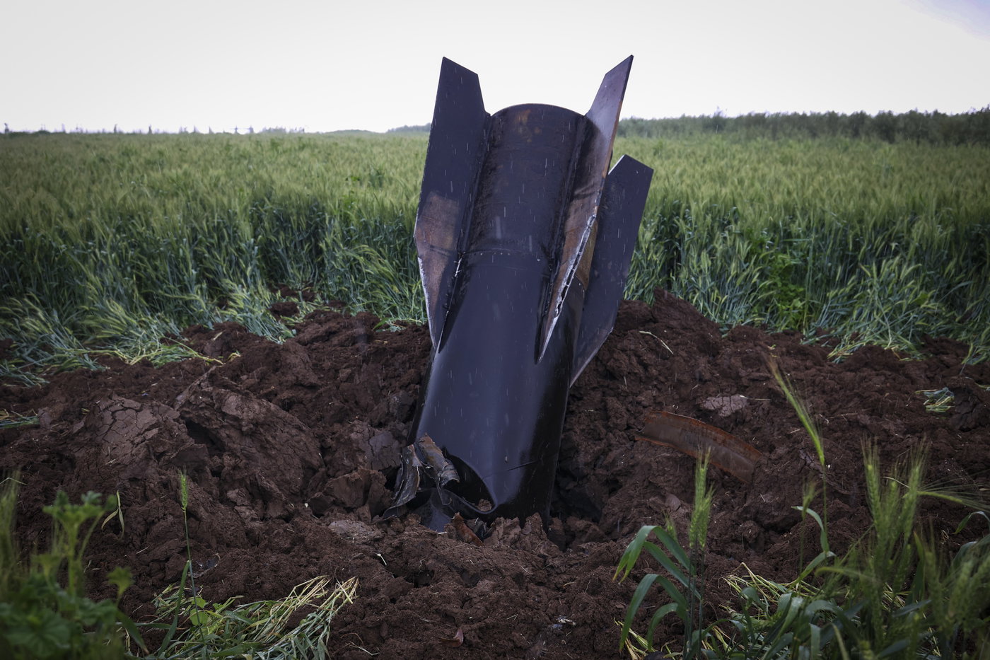 רסיס של טיל שנורה מאיראן ויורט - תקוע באדמה ברמת הגולן
