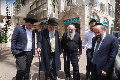 רבי עזרא בצרי בביקור חג אצל אחיו רבי דוד בצרי