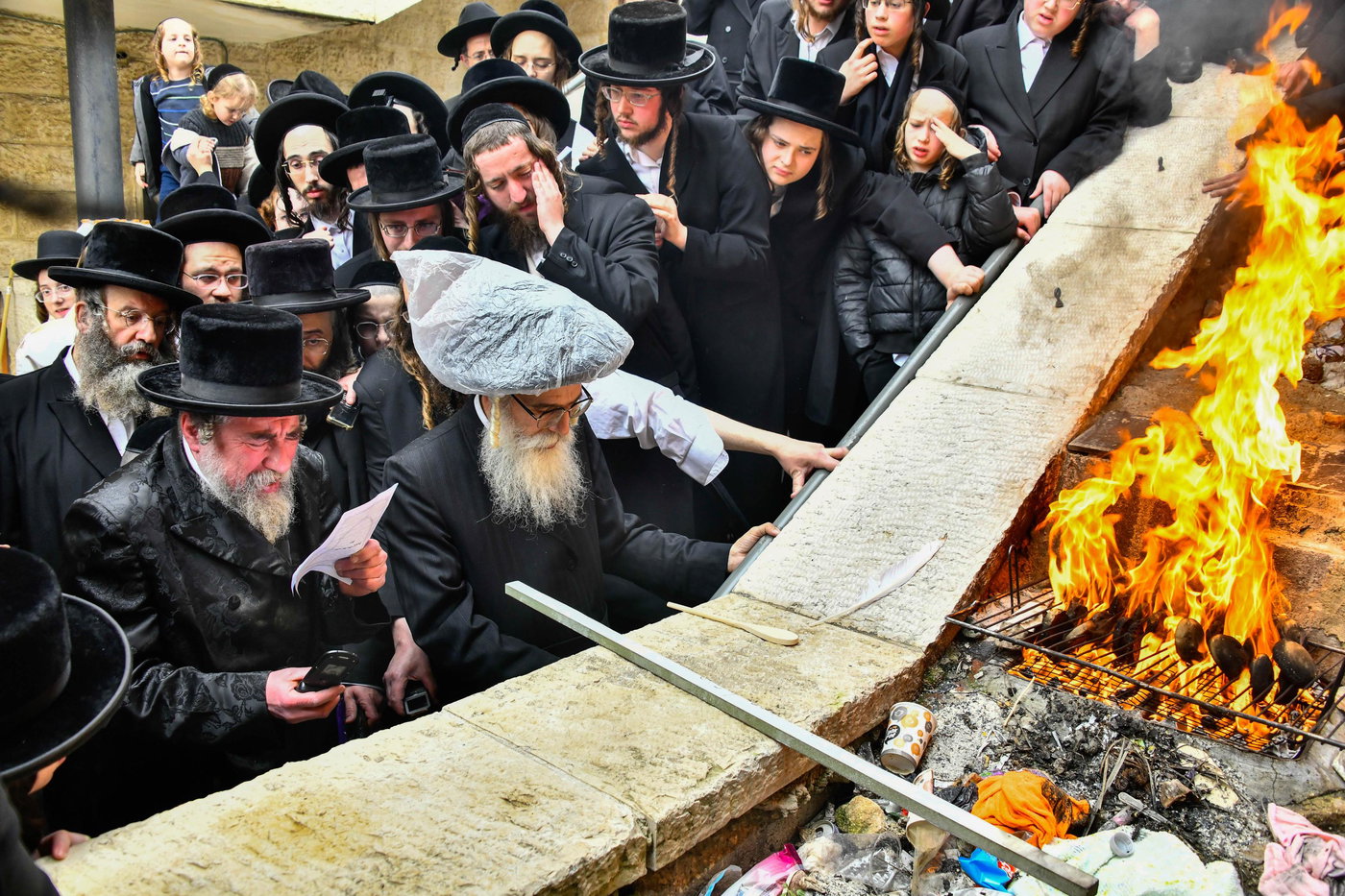 האדמו"ר מרחמסטריווקא בשריפת חמץ