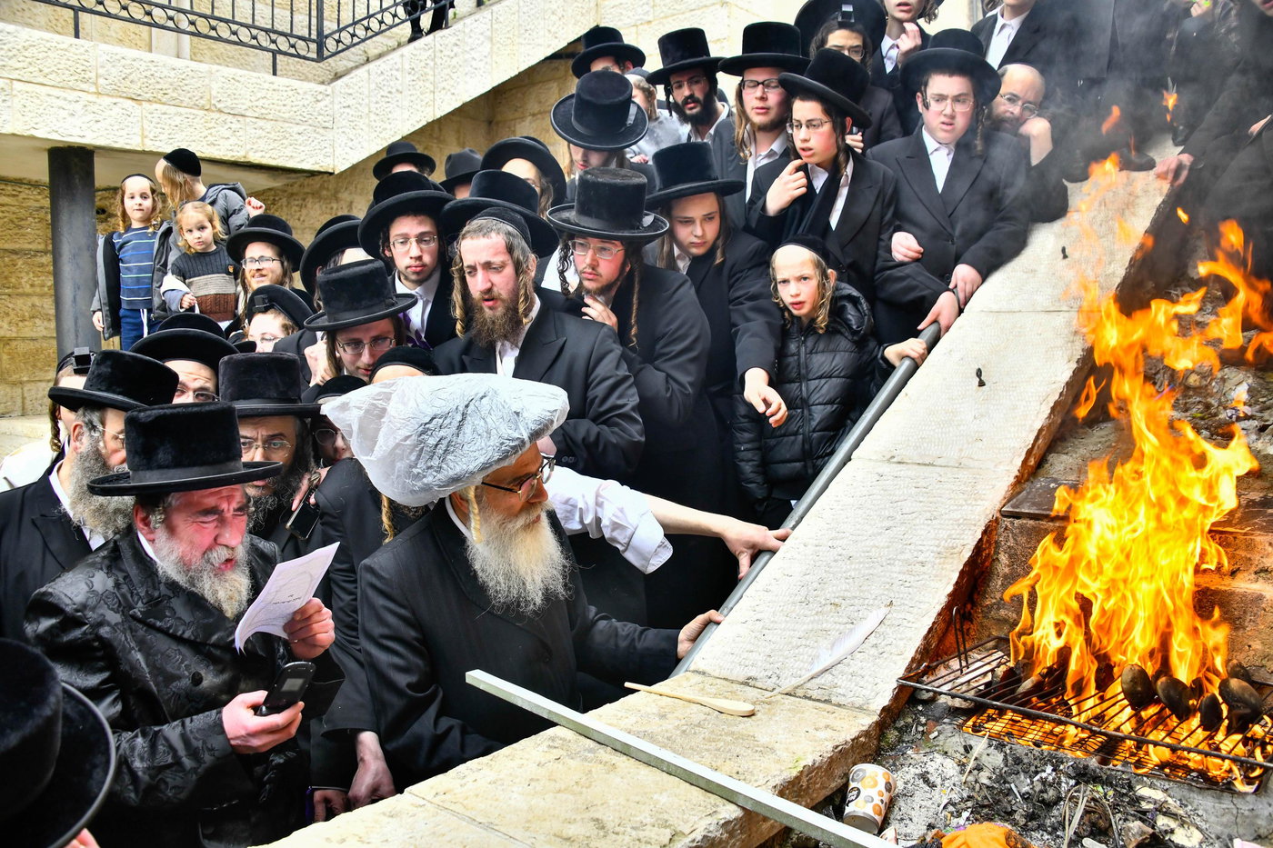 האדמו"ר מרחמסטריווקא בשריפת חמץ