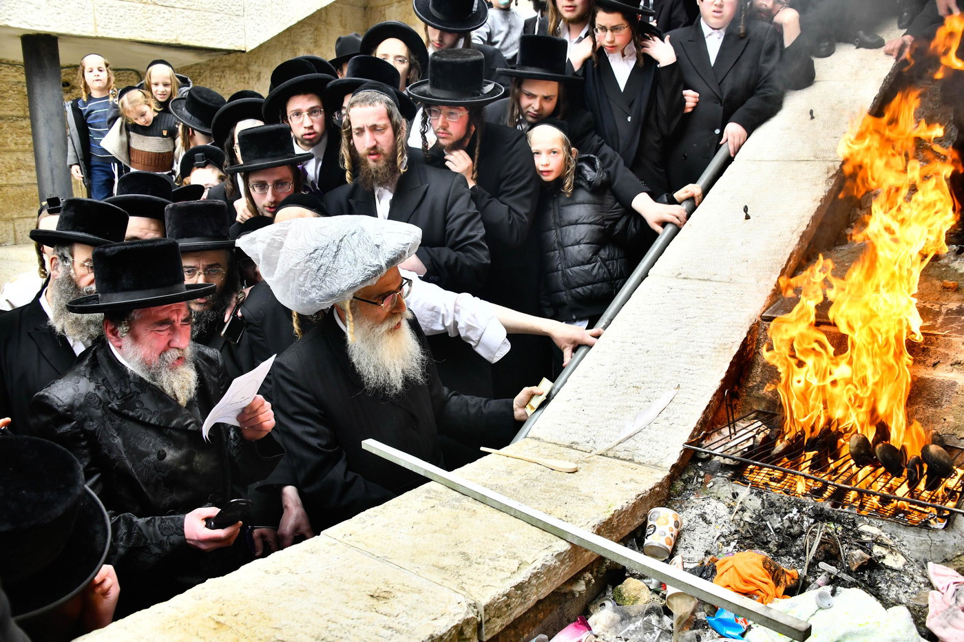 האדמו"ר מרחמסטריווקא בשריפת חמץ